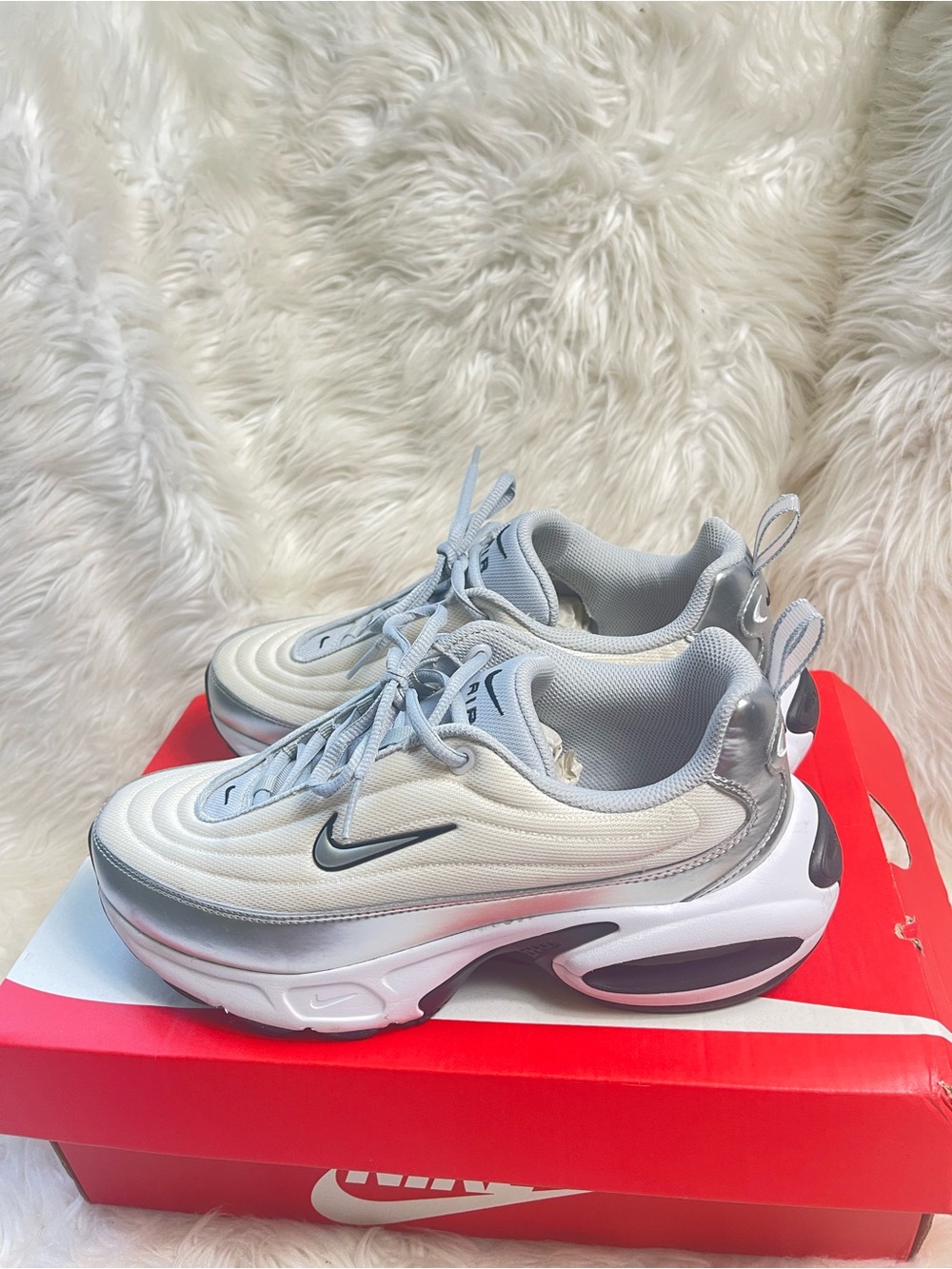 New Nike Women Air Max portal sneakers Mesh cream &metallic silver Panel SZ9.5